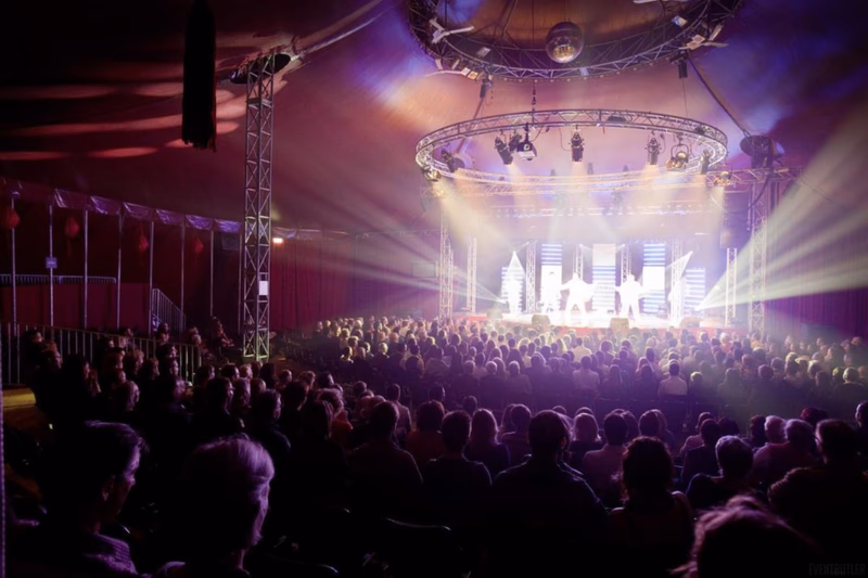 csm_das-zelt-comedy-circus-and-concert-eventbutler-ch-3124824-1024x683_534a8465ed.jpeg
