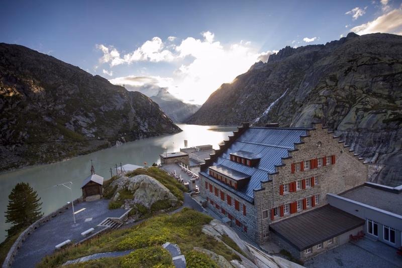 csm_hotel_grimsel.hospiz_aussenansicht_abend_bydavidbirri-min-1-1536x1024_20c0b0e636.jpg