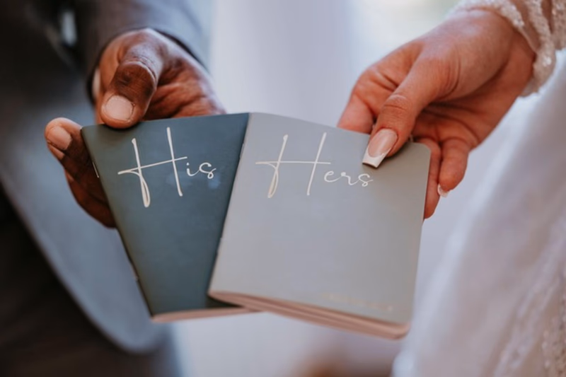 csm_his_hers_vows_2_Credit_lisaelmiger_photographie_80a0b8a93d.jpeg