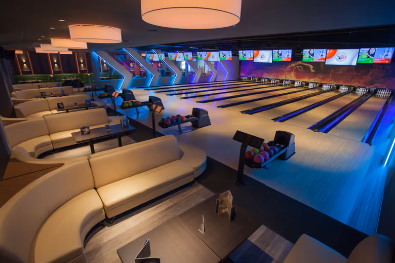 Bowlingbahnen mit bedienten Lounges im Bowling Five Thayngen