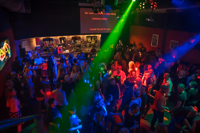 Tanzfläche und Bar im Felix