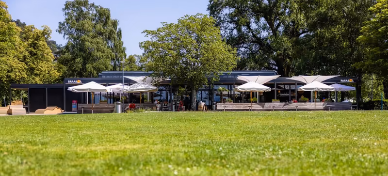 Strandcafé PARASOL mit Terrasse am Bieler Strandboden