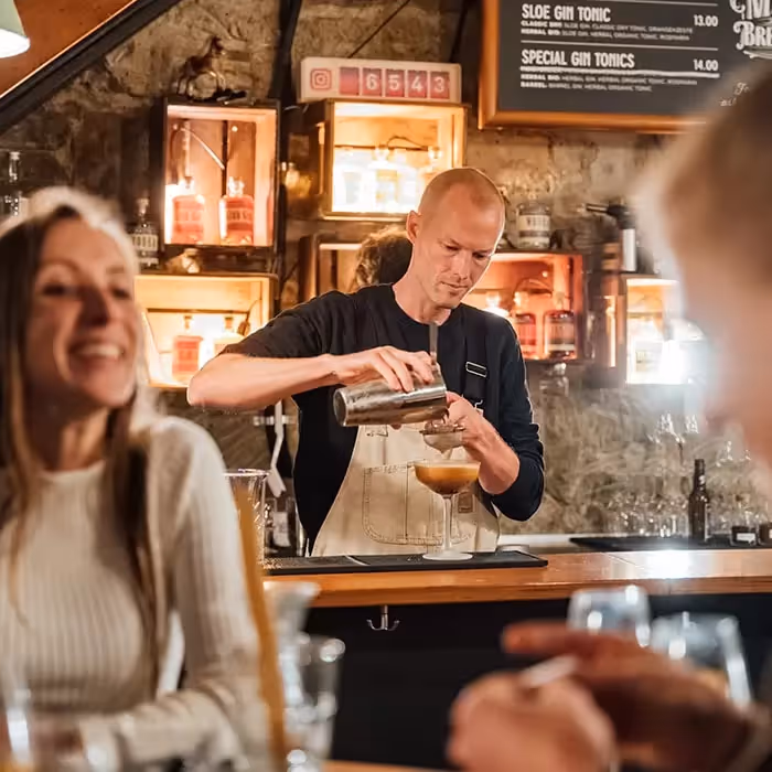 Barbetreuung in der Matte Brennerei