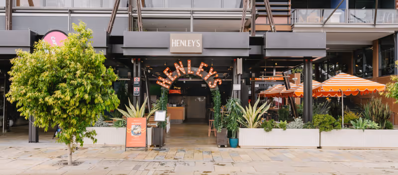 Henley's Bar & Kitchen