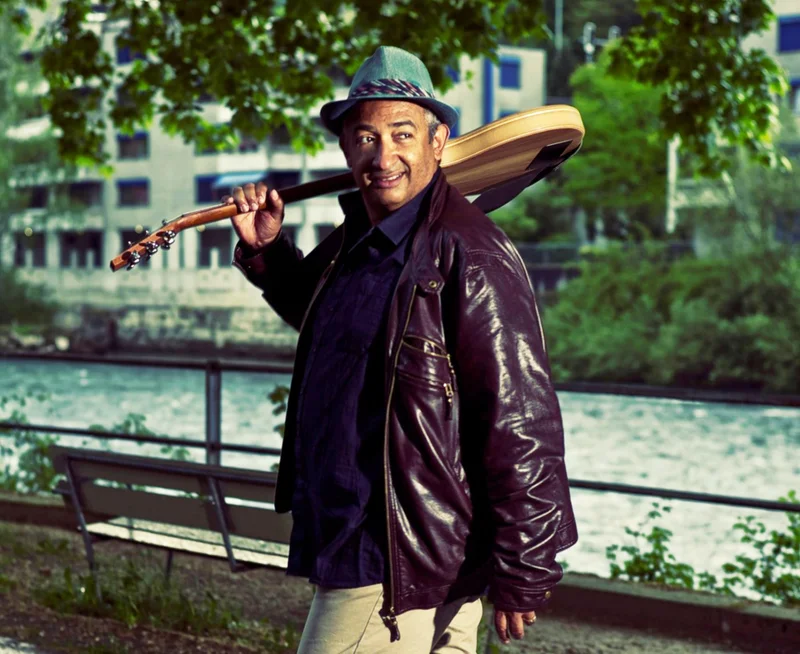 Tcha Simmons & Band