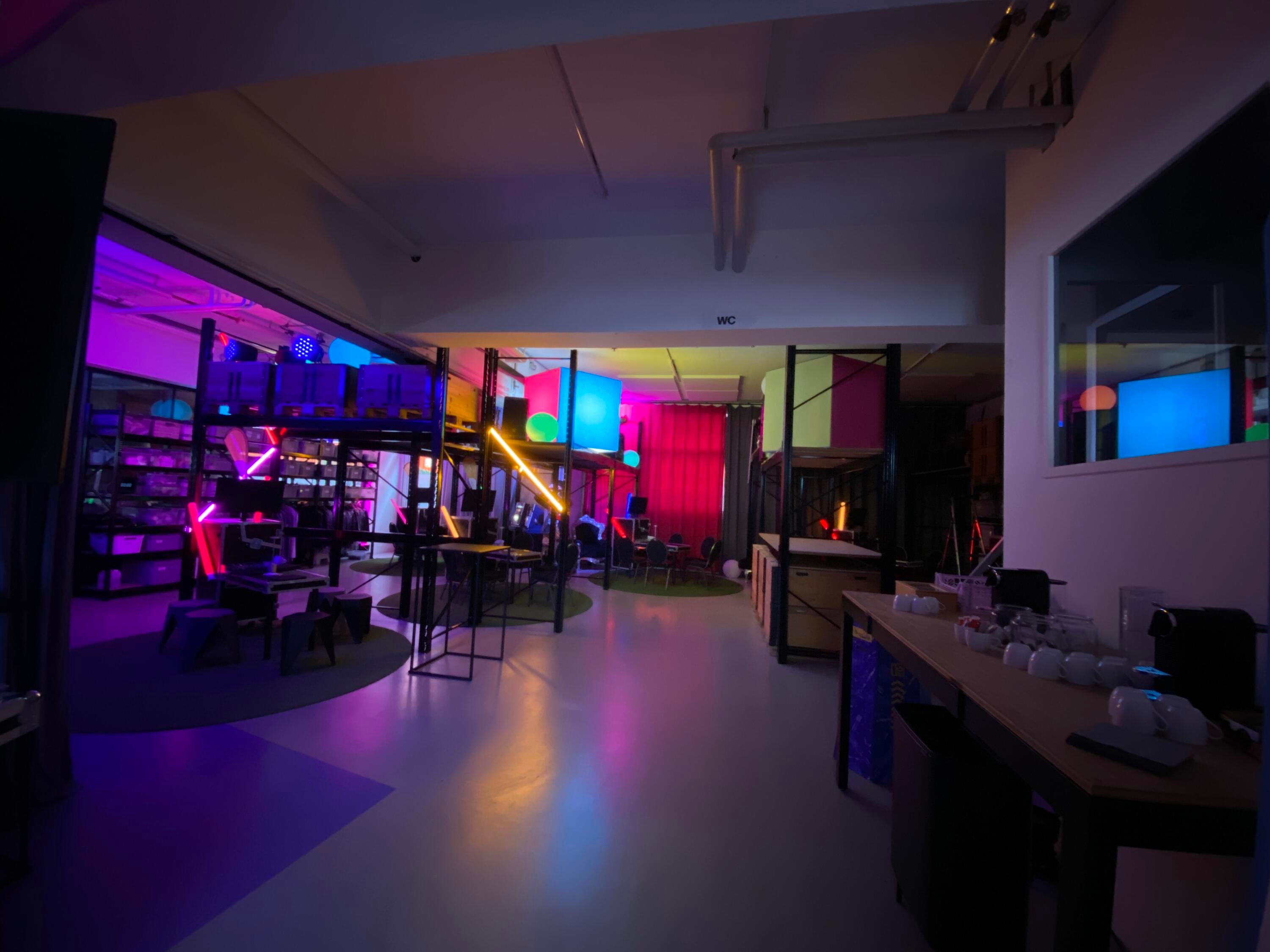 Eveng Complex Lab AI Laboratory - Interactive Seminar Room | Reinach BL