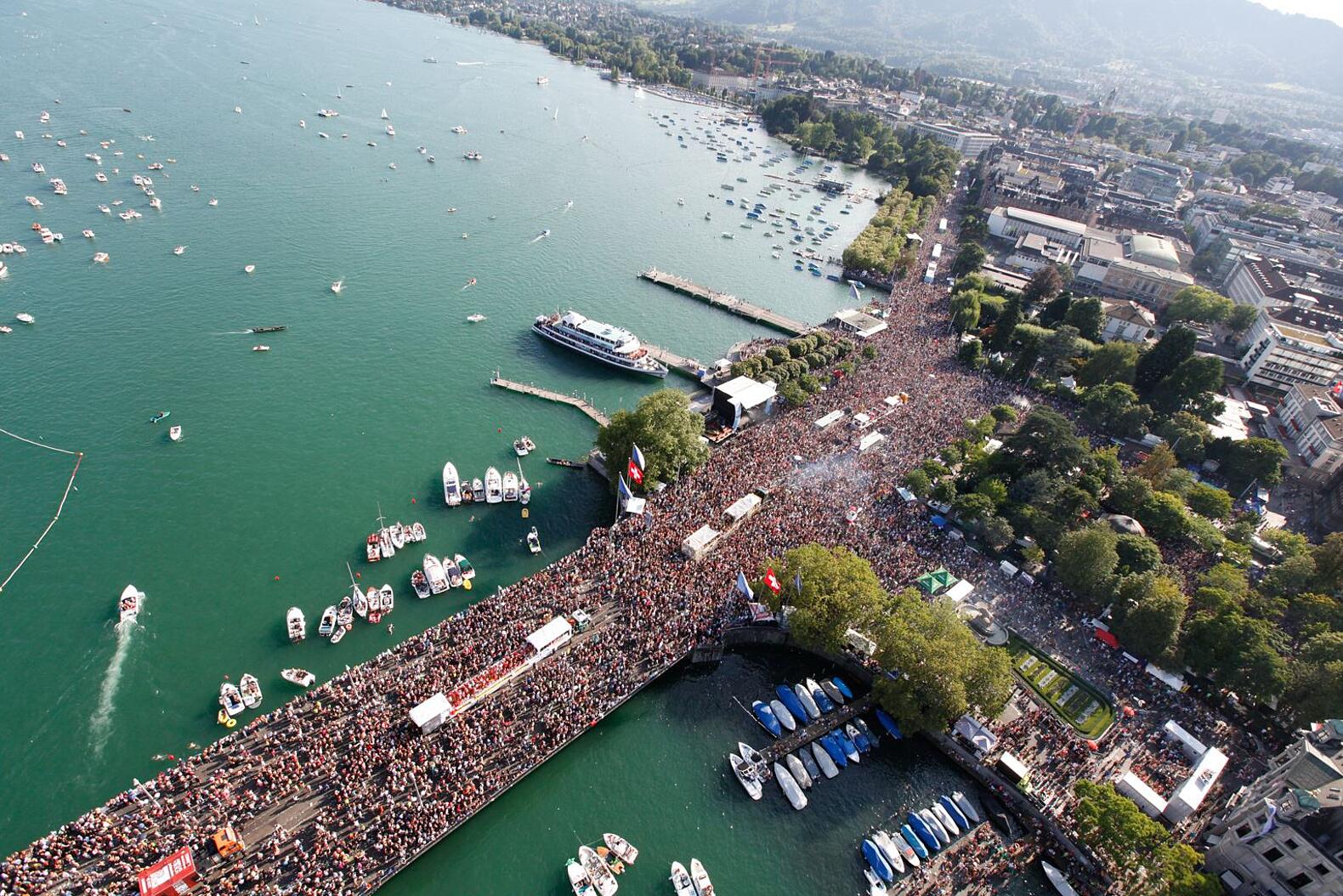 32. Street Parade - farbigste House- und Technoparade der Welt