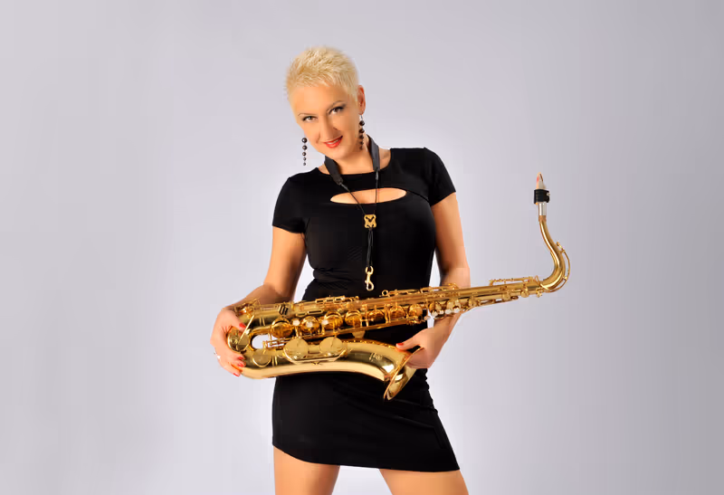 Vladi - Event  Singer & Saxophonist