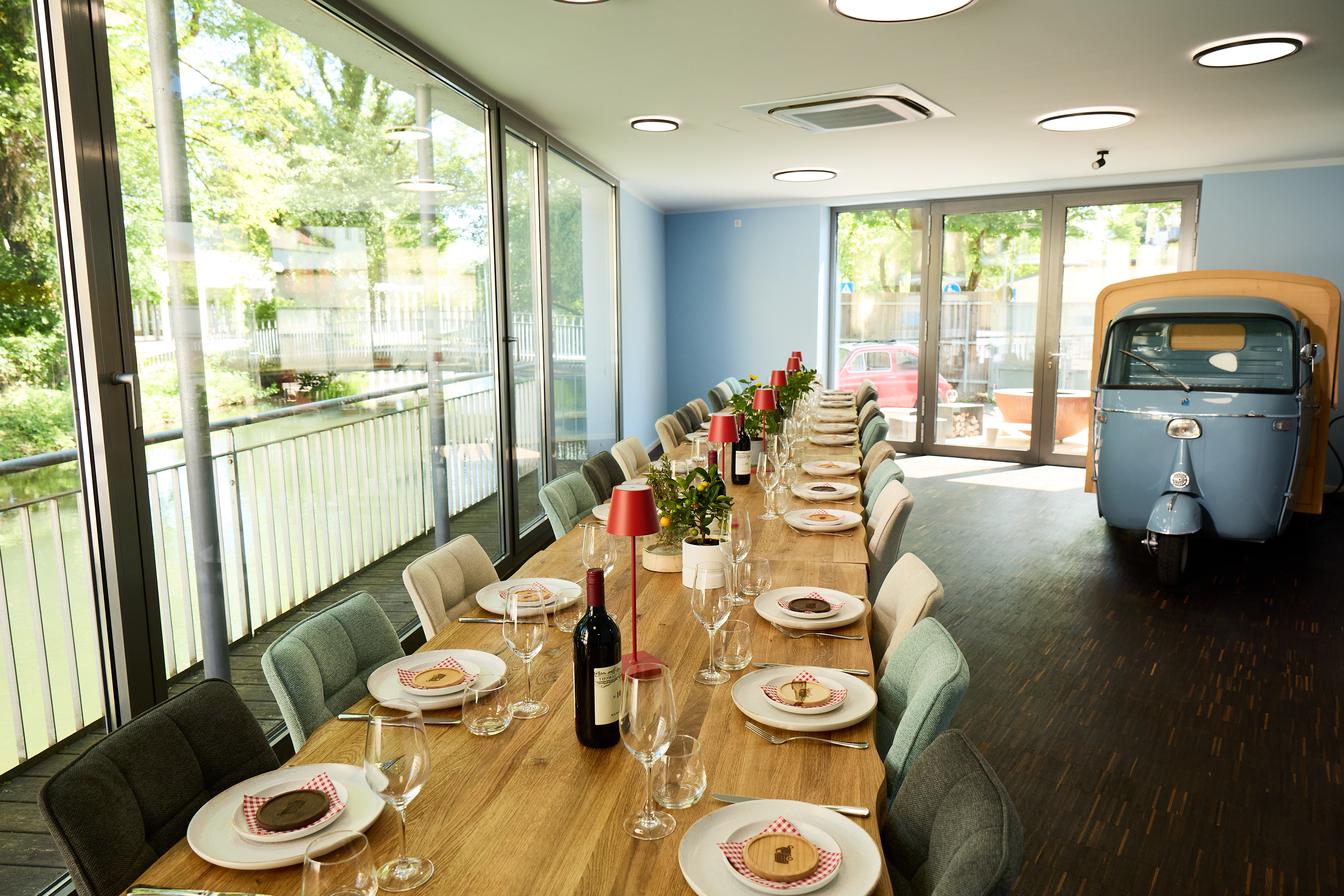 Esszimmer in der Ape Maria, lange Tafel