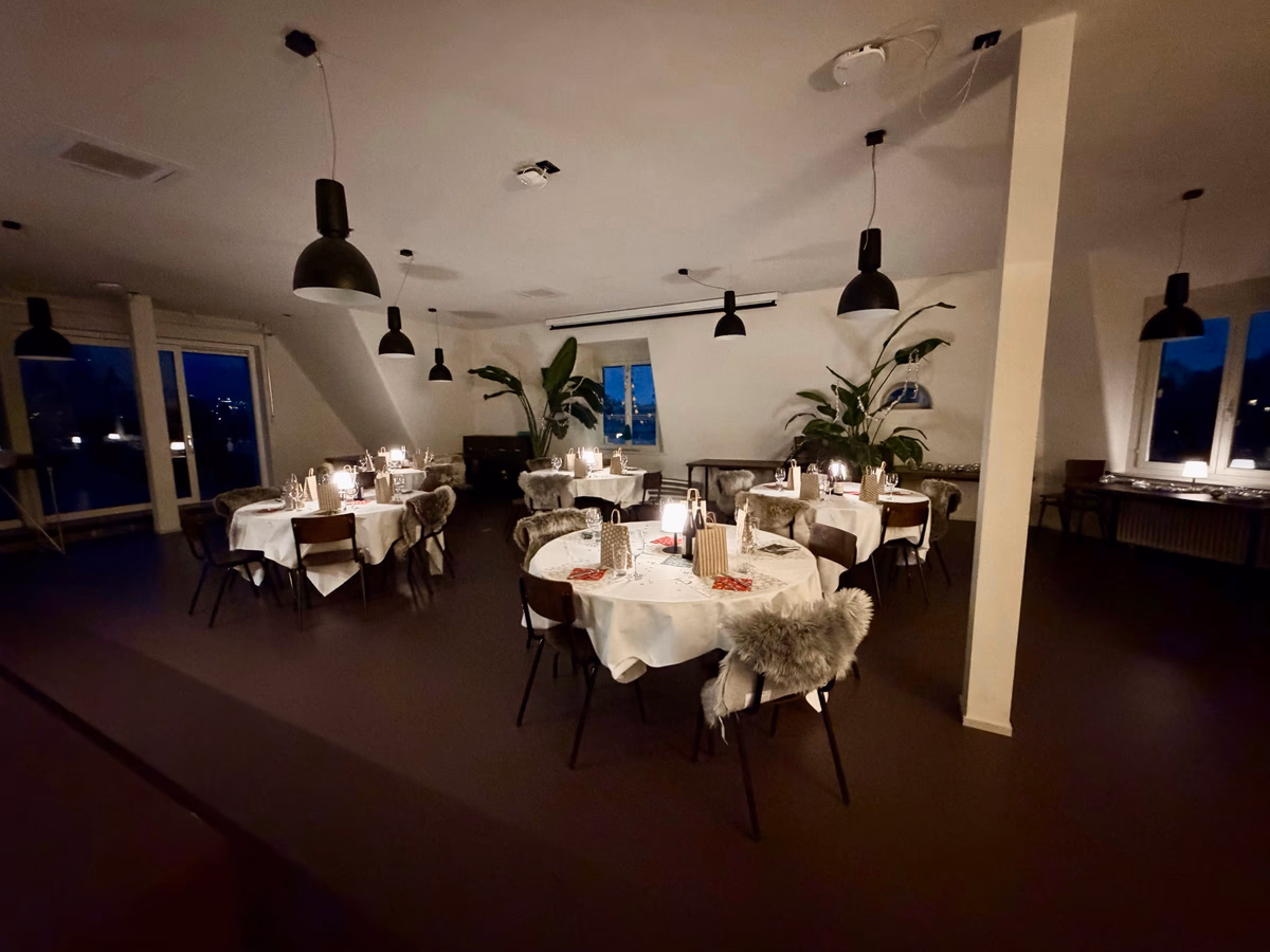 The Roof – Innenraum mit Dachterrasse