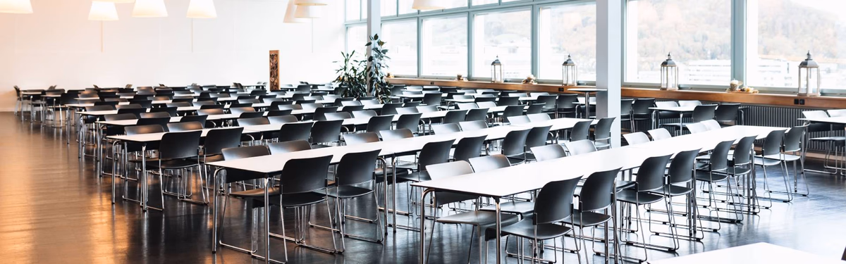 Aula mit Bühne